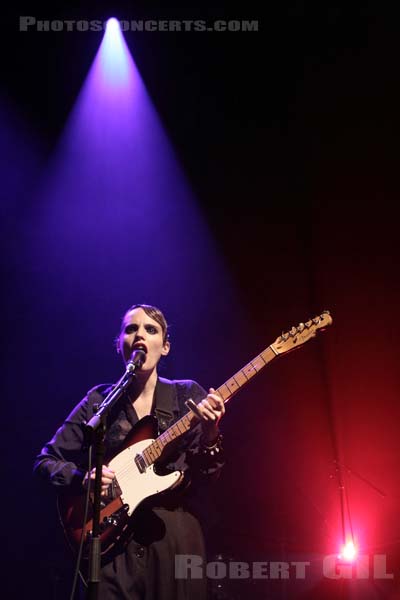 ANNA CALVI - 2013-09-26 - PARIS - Gaite Lyrique - 